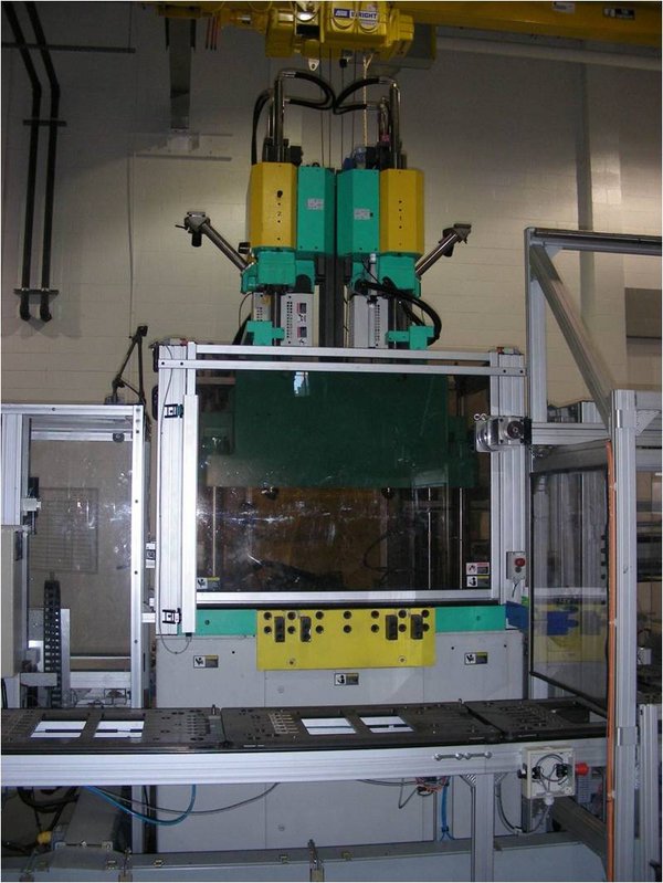 2004-143-ton-vertical-two-shot-arburg-used-injection-molding-machine